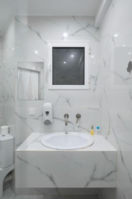 Large Comfy, Modern Studio 5 Min To Acropolis Atena Exterior foto